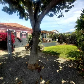 Charming three bedroom cottage with a pretty garden and free private parking - Image 2