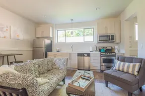 Pet Friendly with Fast Wifi & Easy Parking - Image 2