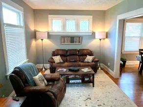 Dundee Charm – Bestselling Airbnb in Omaha - Image 3