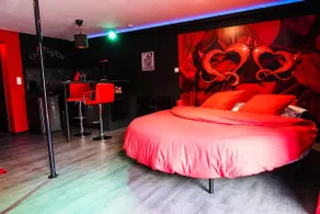Love room Vendée with private spa - Image 2