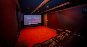 Brightside -wifi/Nflix /Theatre room/Near Airport - Image 3