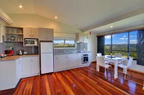 Luxury Escape @ Cockatiel, Blue Summit Cottages - Image 3