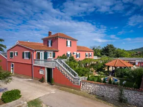 Luxury Villa with swimming pool - Image 2