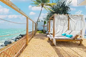 Beachfront Paradise with infinity pool - Image 3