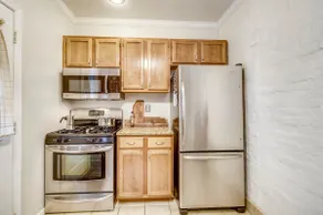 Charming Rowhouse in the heart of Little Italy! - Image 4