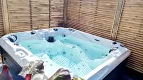 O Bubbles of Agon Private Spa Beach - Image 2