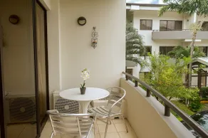 Avalon C Santa Ana: Best location. AC, King bed. - Image 4