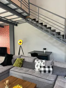 Sunny, stunning industrial loft - Image 5