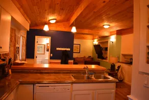 Cozy 2 BR by River, Crooked Steeple Hall - Image 2