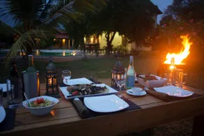 Stylish lakefront safari villa with pool near Yala - Image 3