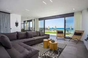 Villa de luxe en front de mer avec piscine à débordement de 100 m2 et jacuzzi sur la plage - Image 4