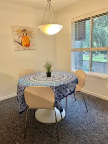 Bellevue Retreat | Quiet, Safe & Near Transit - Image 5