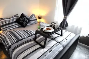LEA APARTMENT - FREE PARKING in front for 2 cars - Image 2