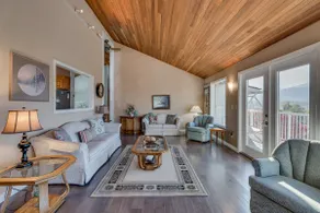Spacious home with Gorgeous Views - Image 4