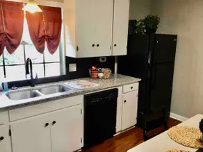 Alexander Guest House - Image 5