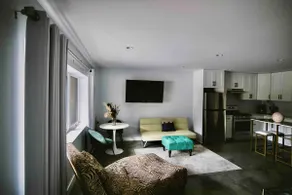 Brand New, Private, Spacious Suite, 5 mins to lake - Image 5