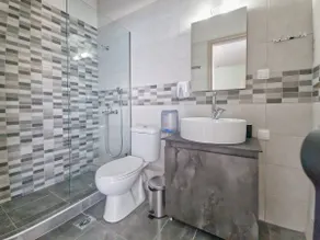 Epipleon Luxury Suites -105- Δωμάτιο 35τμ με βεράντα 35τμ μπροστά στη θάλασσα - Image 4