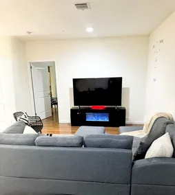 Posh 2BR! 30 Min to NYC! 25 to MetLife/America Dre - Image 3
