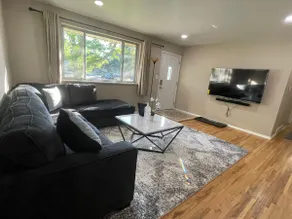 Centrally Located Home in a Quiet Area - 2,200sqft - Image 3