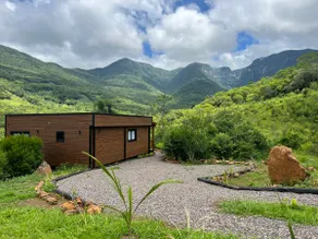 Cottage with a view of the canyon and a heated pool - Image 4