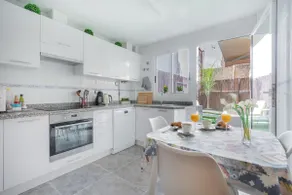 Stylish Apartment - Image 3