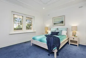 Spacious Sorrento Retreat - Image 4