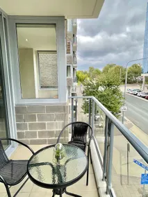 Spacious Stay in the Heart of the City - Image 5