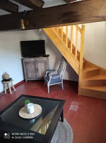 Cheerful townhouse with free parking - Image 2