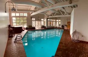 Oasis w/ heated indoor pool, hot tub & lake views - Image 5