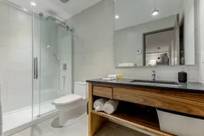 B06 | Spacious Apt King bed | Near Old Quebec - Image 5