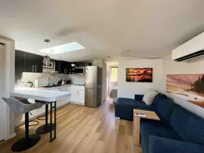 Cozy one bedroom coachhouse in central Nelson! - Image 2