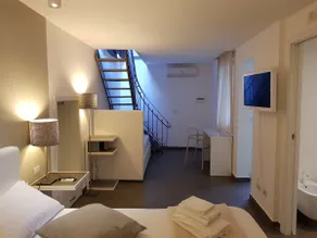Apartment with terrace on Piazza Cairoli - Image 2