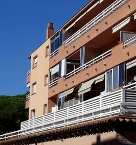 Marina apartment with parking - Image 4