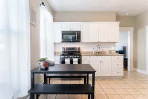 2Bed Unit near Kings Beach Off-Street Parking - Image 5