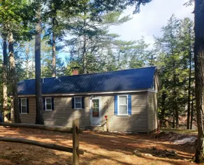 RiverPine Retreat - Clean & Bright Waterfront Home - Image 4