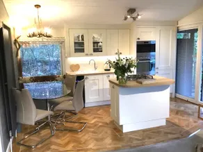 Mistletoe Lodge with Hot Tub Windermere - Image 4