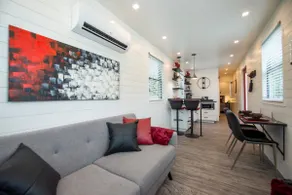 The Merlot House-Container Home 12 min to Magnolia - Image 4