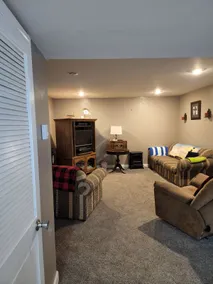Lovely 3- bedroom apartment with street parking. - Image 3