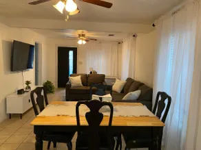 Cozy 3B/2B Single Family Home Near FairPark - Image 2