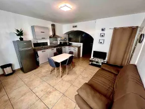 F1 ground floor in the heart of Pont-Saint-Esprit - Image 2