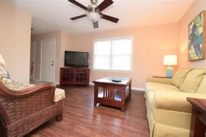 Sea Vibes Bungalow - 10 Mins to Beach & Downtown - Image 2