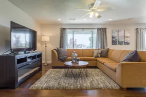 💵Location! @75% off!!! *King Bed! 💵 - Image 2