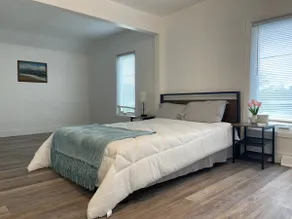 Waterfront Marina cottage - Image 2