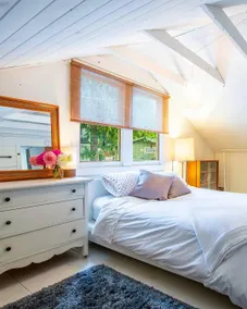 Waterfront Cabin On Cultus Lake - Image 5
