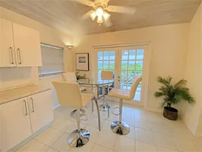 Unique 2 Bed Platinum Villa 4 mins drive to beach - Image 2