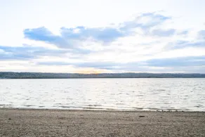 Riverside Beach House - Image 2