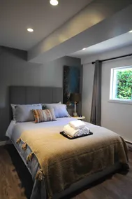 Private 2 Queen Beds Home in North Vancouver - Image 5
