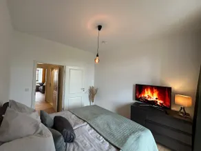 Wonderful living with pond view - Image 5