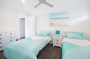 LUXURY 2 BED! Spacious & central to everything! - Image 2