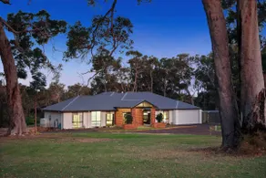 Casa Dee - Rural Family Retreat. Heated pool. 5 mins from Dunsborough Town/Beach - Image 5